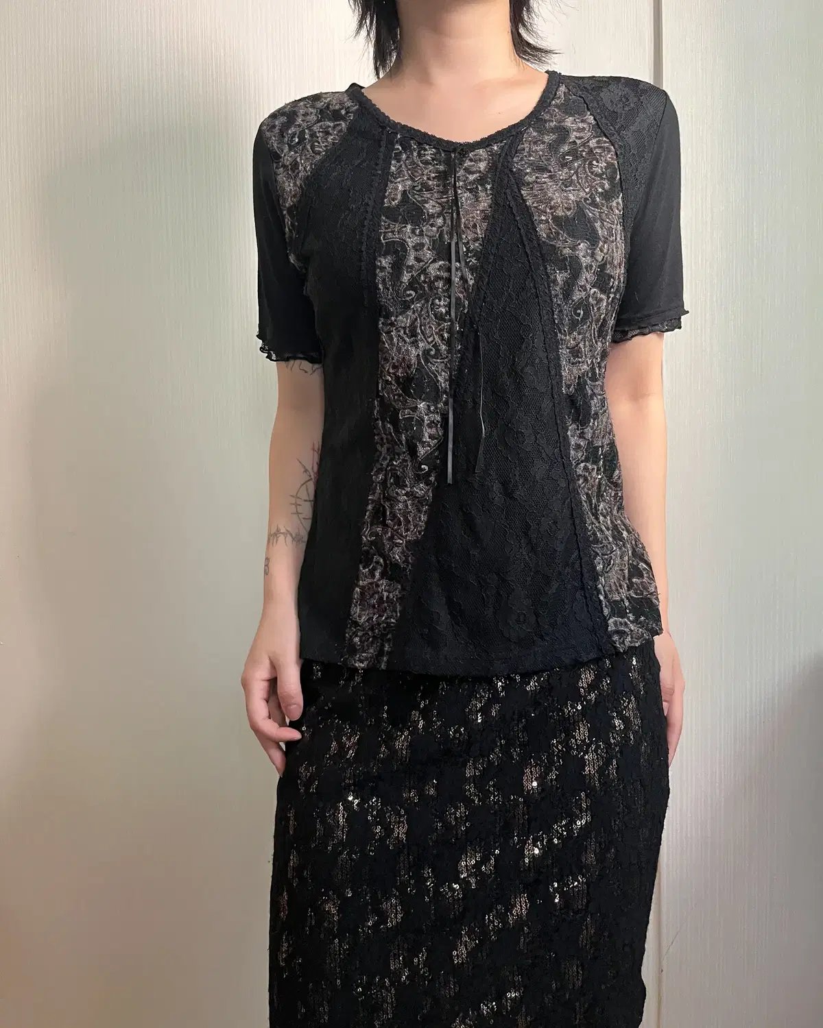 Oriental mood lace trimming t shirt